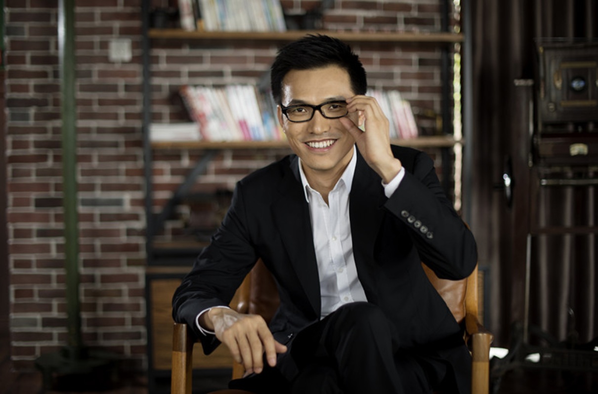 扶了王健林一把的男人，千万股权被冻结