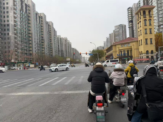 大降温，年轻人被“冻服”，折扣羽绒服火了