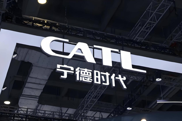 “宁王”日赚2亿，拦不住两股东套现近410亿？