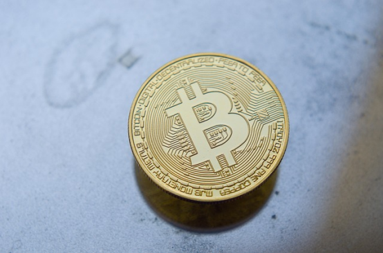 比特币逼近12万美元，加密市场狂热，上涨逻辑在哪？