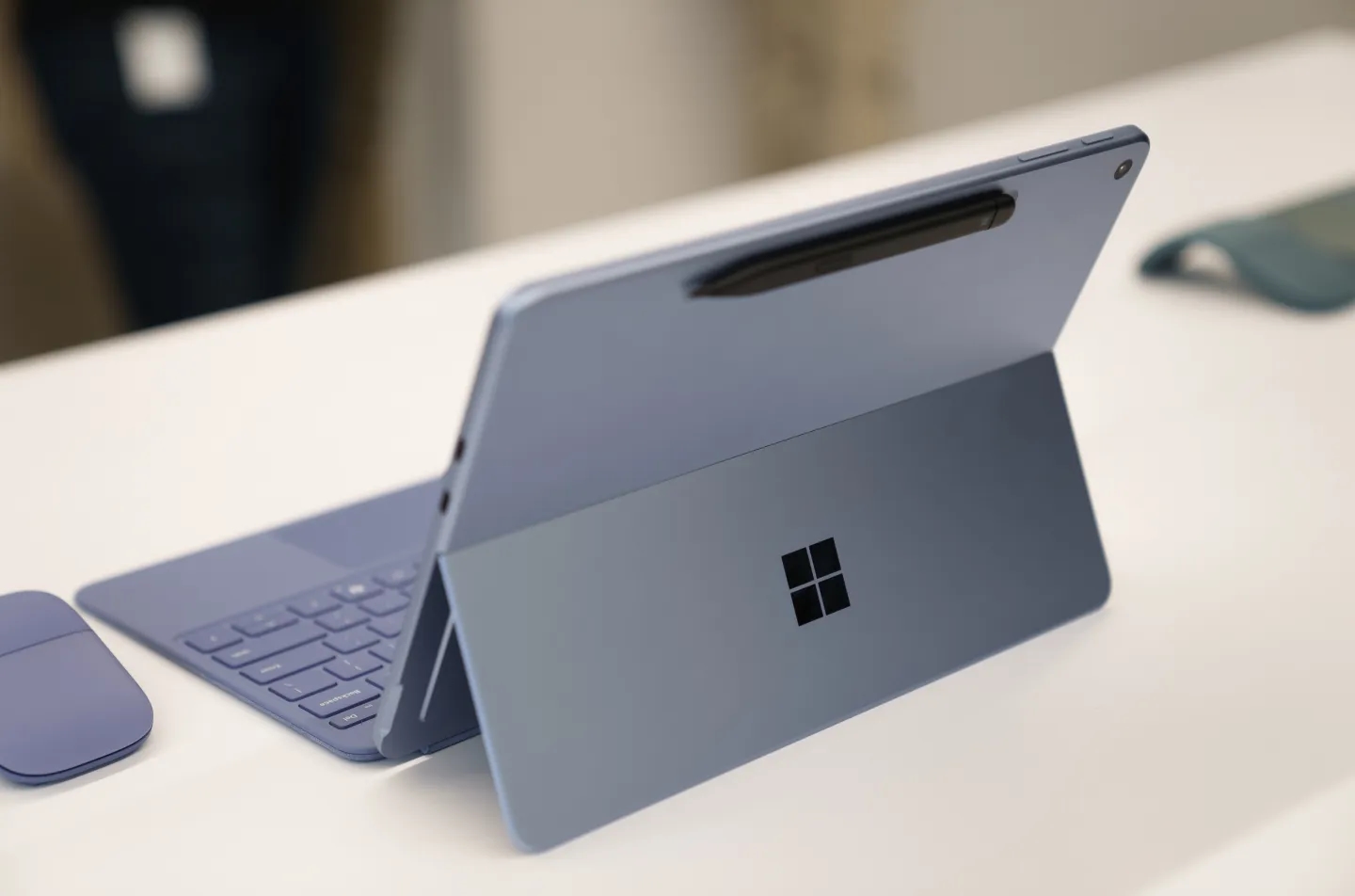 微软发布两款 Surface 新品，并带来全新 AI 功能