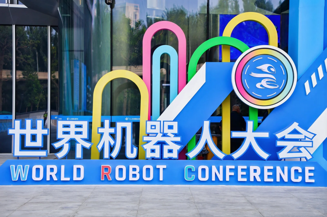 WRC 2026：展台上练抓取，展台下抢闭环