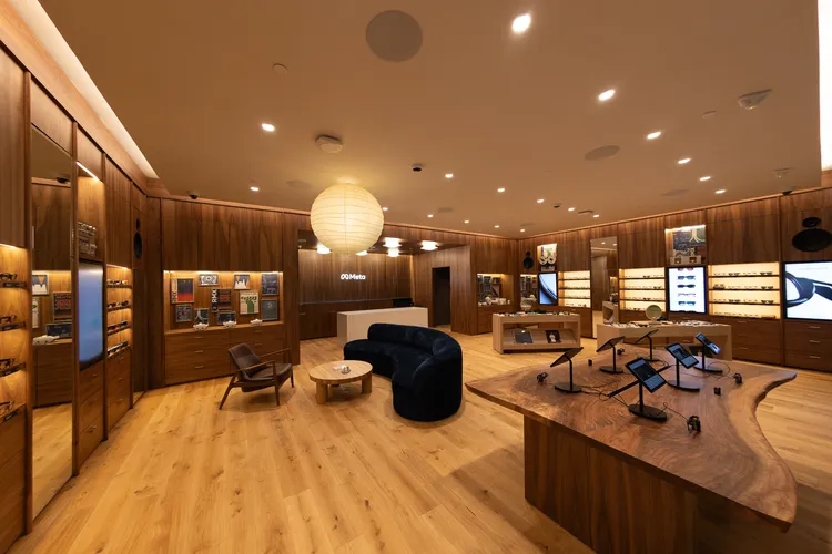Meta加码AI眼镜线下零售，Meta Lab门店数量将扩展至约14家